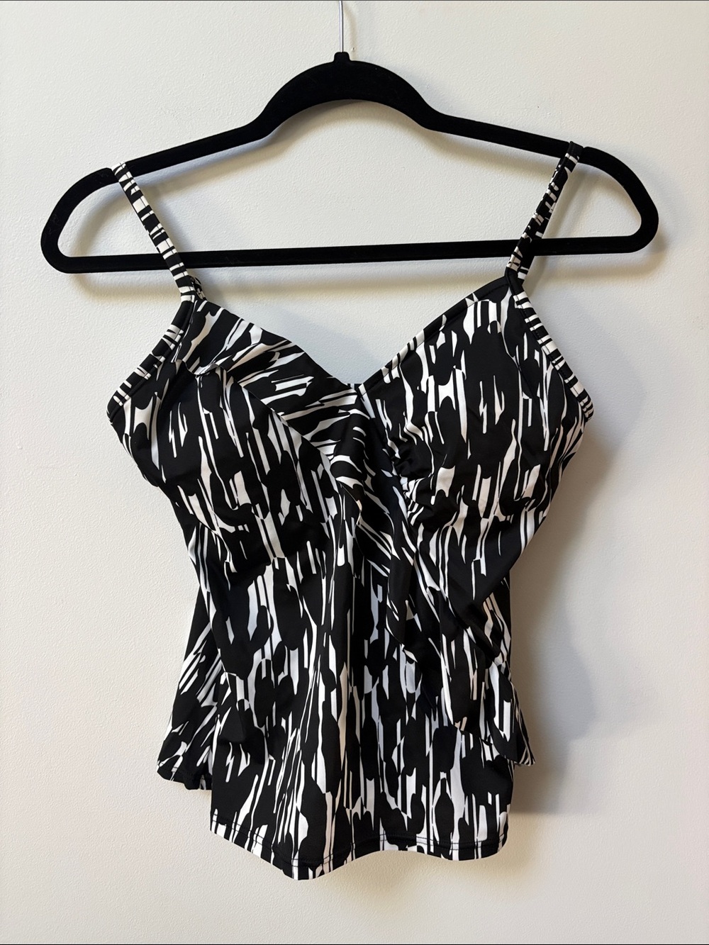 Caribbean Joe BLACK GOLD Diagonal Ruffle Tankini Top,Size 10,NWT
